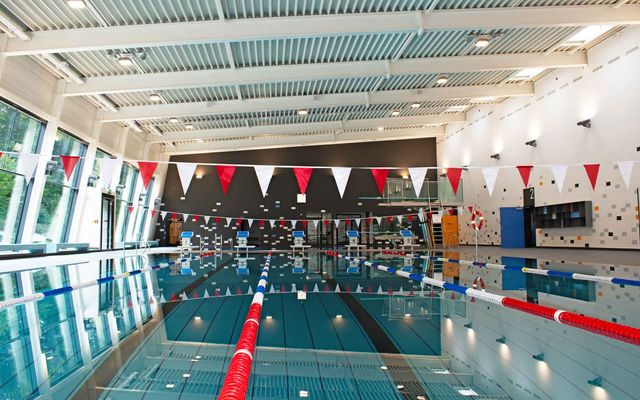 Wettkampfbecken im Hallenbad Geretsried